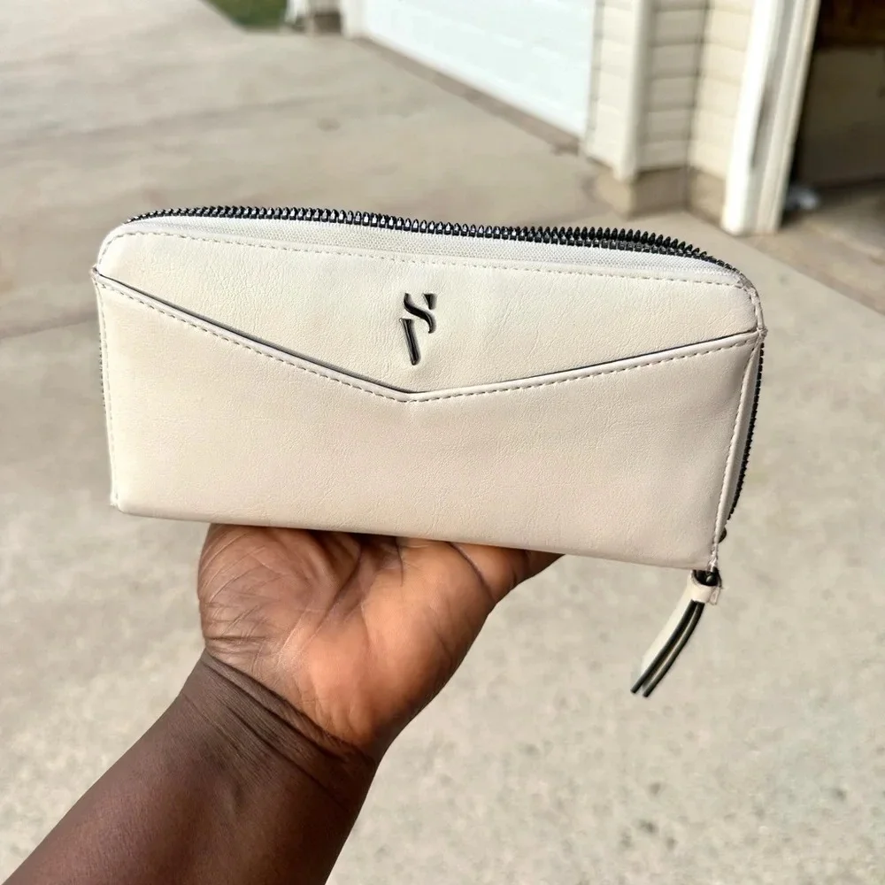 Simply Vera Vera Wang preowned chic